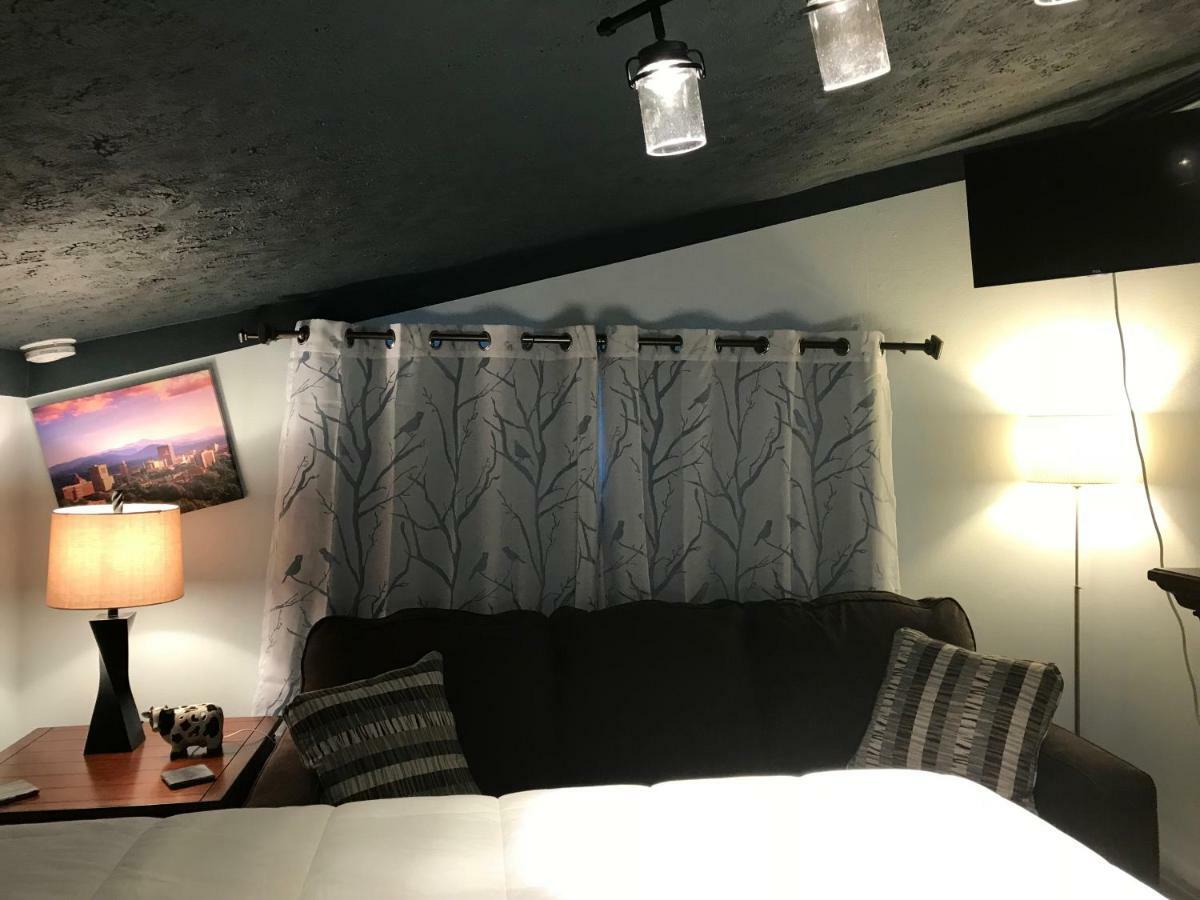 מלון בלק מאונטיין Ed & Rosie'S Place מראה חיצוני תמונה